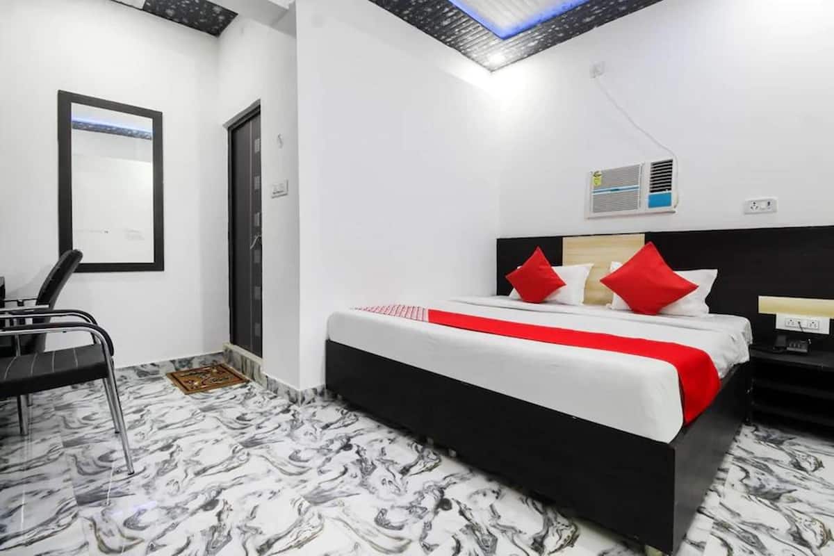 Classic Room | Desk, laptop workspace, free WiFi