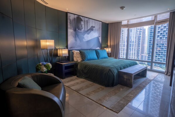 2 bedrooms, desk, iron/ironing board, travel cot - 2-BR Luxury Haven in Armani Residence Burj Khalifa (Dubai)