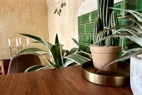 Bohemian Private Flat, Aircon, Secure Parking