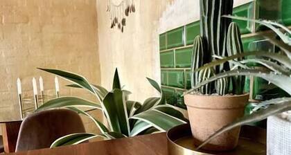 Bohemian Private Flat, Aircon, Secure Parking