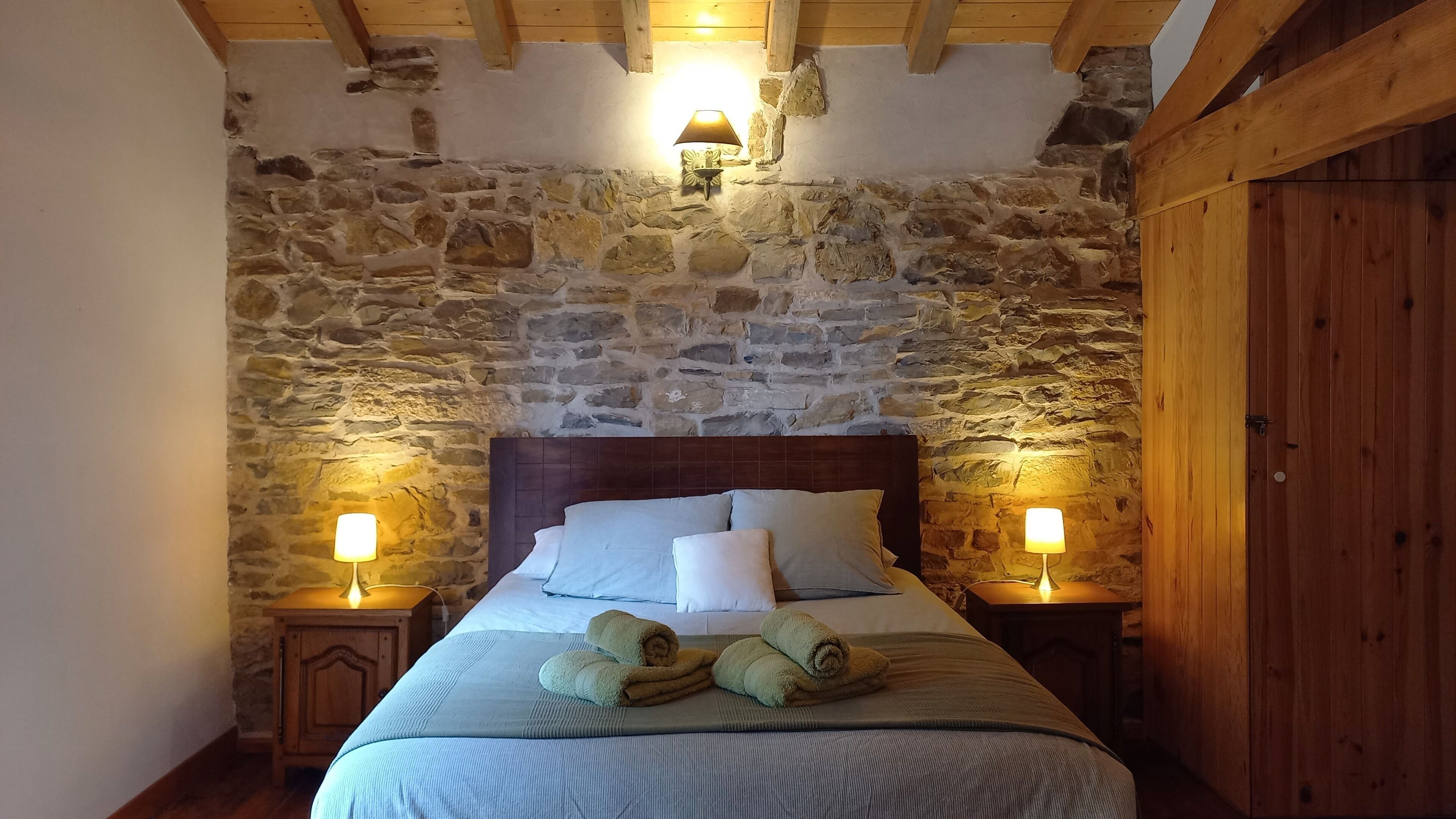 3 bedrooms, desk, iron/ironing board, travel cot