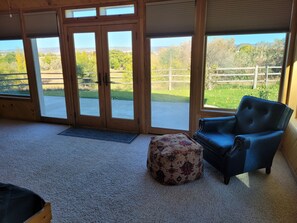 Interior - New Listing-Beautiful 3 bedroom home in SAFE, QUIET Spring Creek neighborhood. (Montrose)