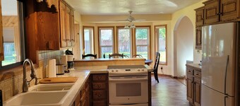 New Listing-Beautiful 3 bedroom home in SAFE, QUIET Spring Creek neighborhood.