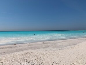 Liegestühle, Strandtücher