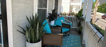 Cozy 2Bedroom Apt with Rustic Charm in the Heart of New London Historic District