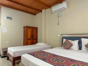 Superior Double Room | Iron/ironing board, free WiFi - Elepath Lodge - Pinnawala (Pinnawala)