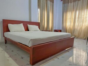 Iron/ironing board, free WiFi - Elepath Lodge - Pinnawala (Pinnawala)