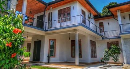 Elepath Lodge - Pinnawala