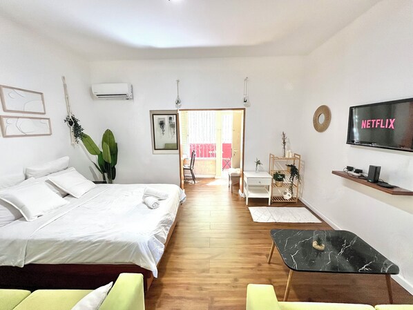 1 bedroom, desk, free WiFi, bed sheets