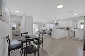 Interior - Super Cute  BEACH COTTAGE, s.w. heated pool: Half mile from beach
3/2 house N.P  (Naples)