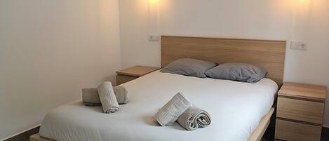 2 bedrooms, iron/ironing board, free WiFi, bed sheets