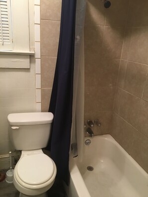 Handtücher, Seife, Toilettenpapier