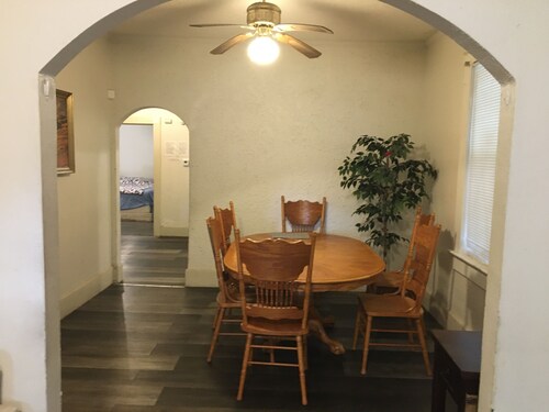 Spacious Welcoming 3-bedroom house with Wi-Fi, AC