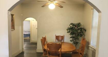Spacious Welcoming 3-bedroom house with Wi-Fi, AC