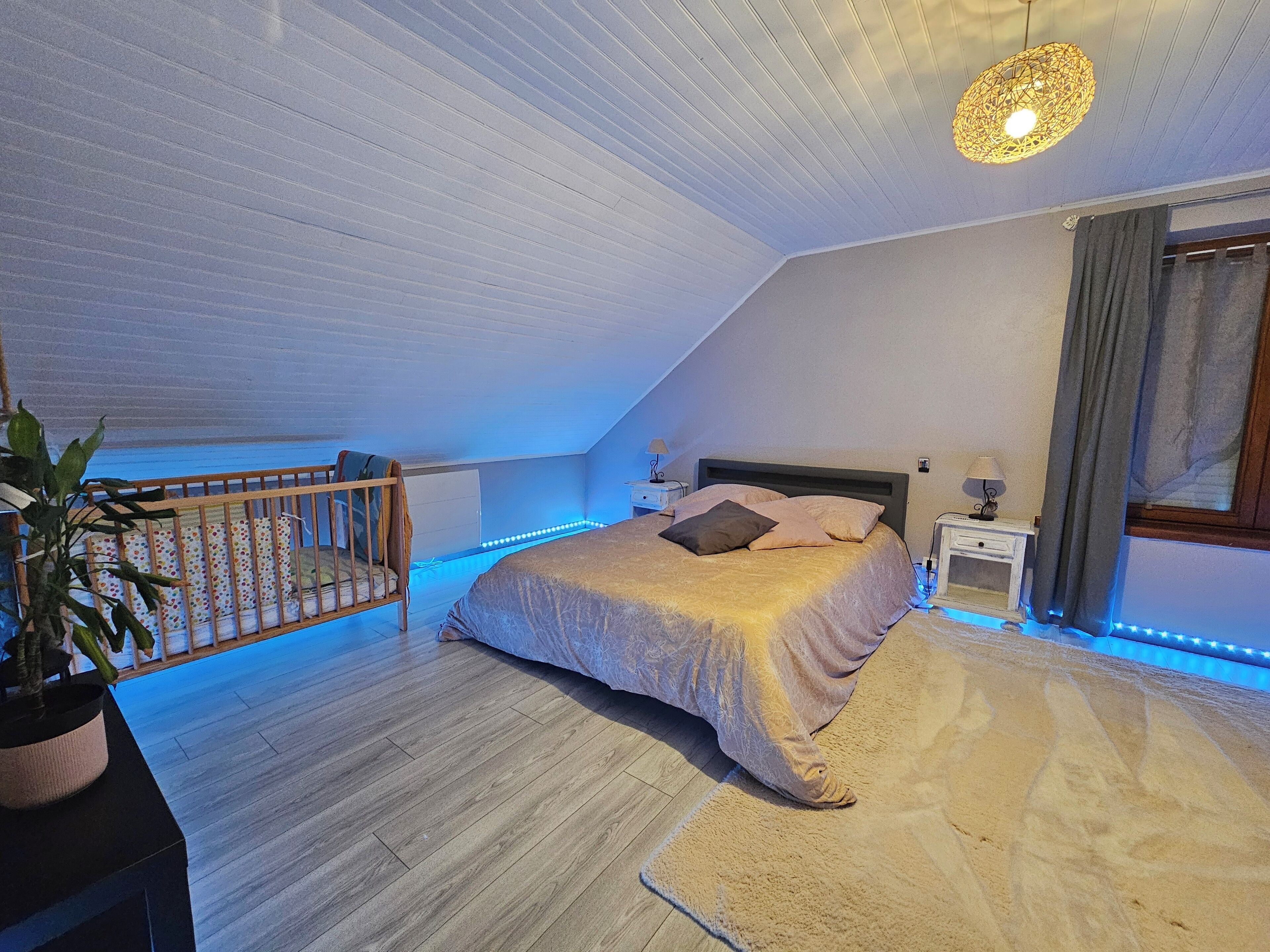 3 slaapkamers, een strijkplank/strijkijzer, reisbedje, gratis wifi