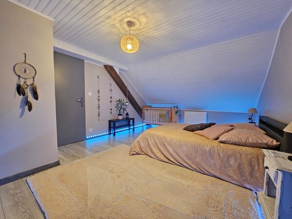 3 chambres, fer et planche à repasser, lit parapluie, Wi-Fi gratuit