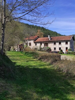 Exterior - GITE DE VAUBARLET IN A PEACEFUL NATURAL SETTING (Sainte-Sigolène)