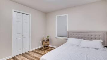 3 bedrooms, iron/ironing board, WiFi, bed sheets