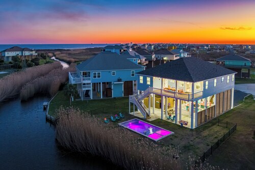Luxury Oceanview Beach House with Private Pool and Tiki bar