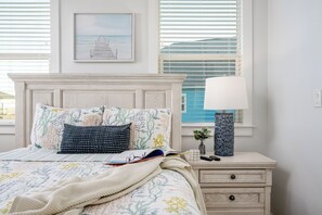 4 Schlafzimmer, Schreibtisch, Bügeleisen/Bügelbrett, Reisekinderbett