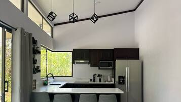 Familienvilla, Gartenblick | Eigene Küche | Küchenrolle