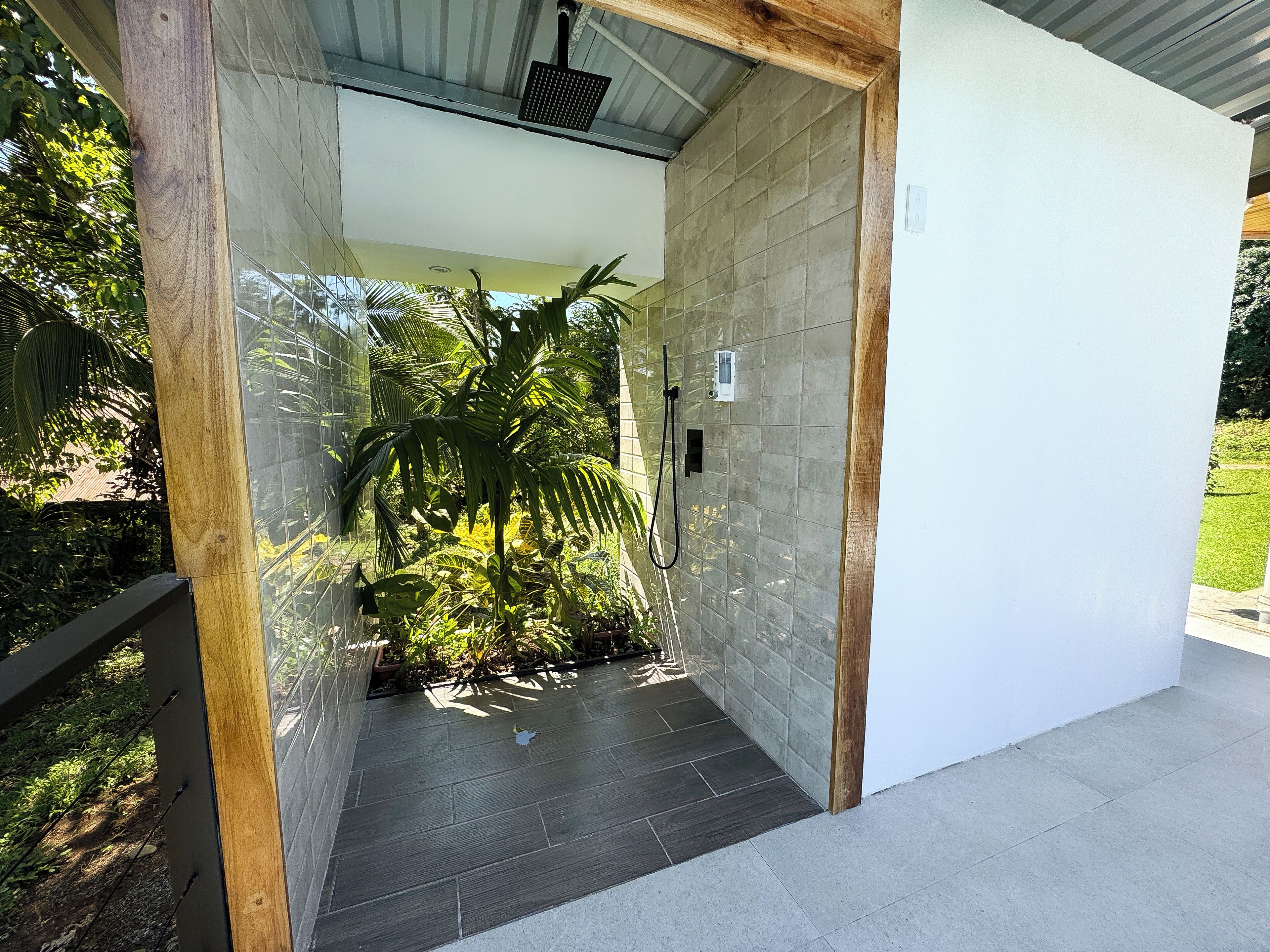 Vila Keluarga, kolam renang pribadi, pemandangan kebun | Kamar mandi | Handuk, sabun, sampo, dan tisu toilet