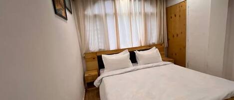 2 bedrooms, WiFi, bed sheets