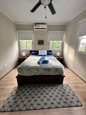 2 chambres, bureau, accès au Wi-Fi (inclus), literie fournie