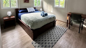 2 bedrooms, desk, free WiFi, bed sheets