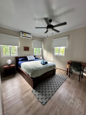 2 bedrooms, desk, free WiFi, bed sheets - Seaside 2-bedroom apartment near Bocas town (Bocas del Toro)