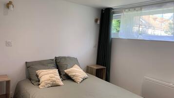 1 bedroom, WiFi, bed sheets