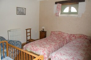 6 chambres, fer et planche à repasser, accès Internet, draps fournis