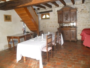 Dining - Spacious gîte in southern Touraine ideal for family get-togethers. (Cussay)