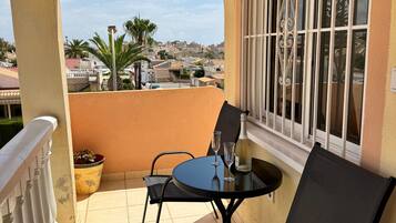 Apartment | Outdoor dining