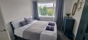 3 slaapkamers, een strijkplank/strijkijzer, reisbedje, gratis wifi