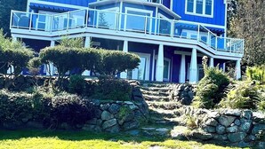 Unclassified image, 4 of 37, button - Custom estate with 6 bedrooms, 4+baths, private beach in enchanting Coupeville. (Coupeville)