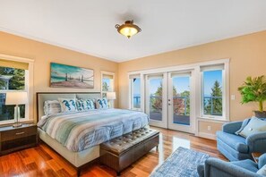 6 bedrooms, desk, iron/ironing board, free WiFi