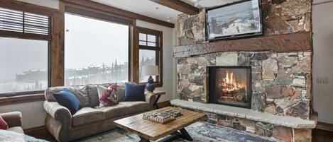 Télévision, cheminée