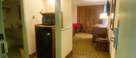 Standard Single Room, 1 Queen Bed, Courtyard View | Desk, laptop workspace, soundproofing, free WiFi