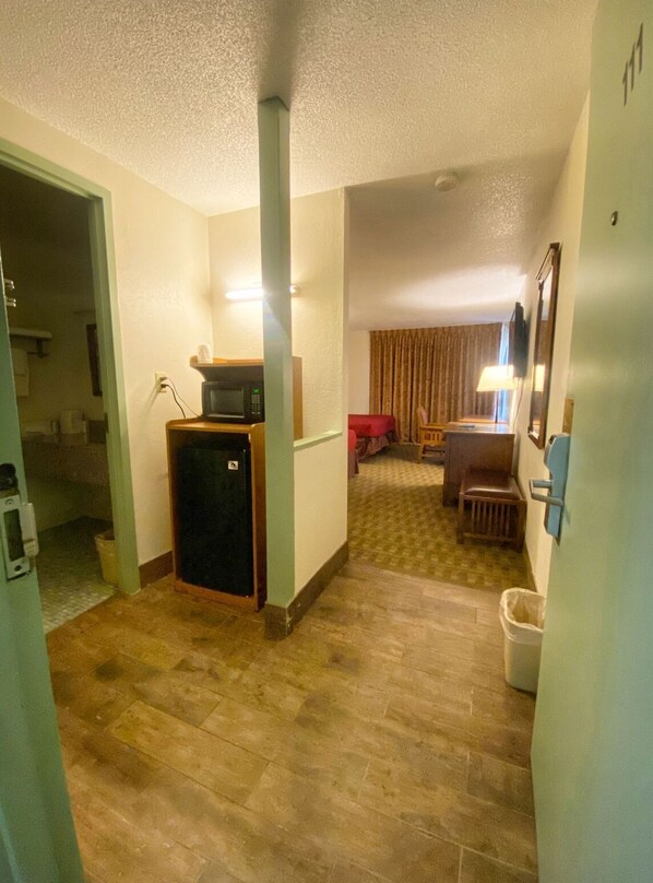 1 bedroom, desk, laptop workspace, soundproofing