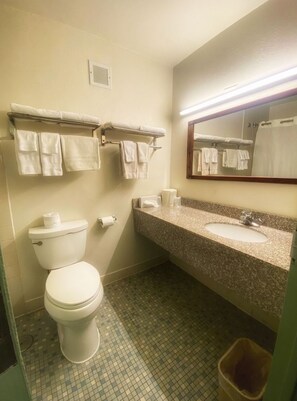 Combined shower/bathtub, towels, soap, shampoo