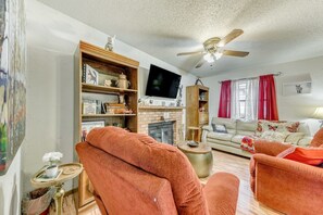 TV, fireplace, DVD player, books