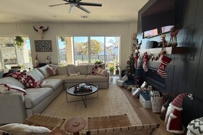 Smart TV, fireplace, stereo