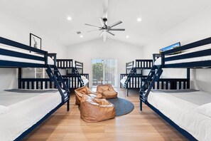 5 bedrooms, iron/ironing board, free WiFi, bed sheets - Real Texas Lake Living (Kingsland)