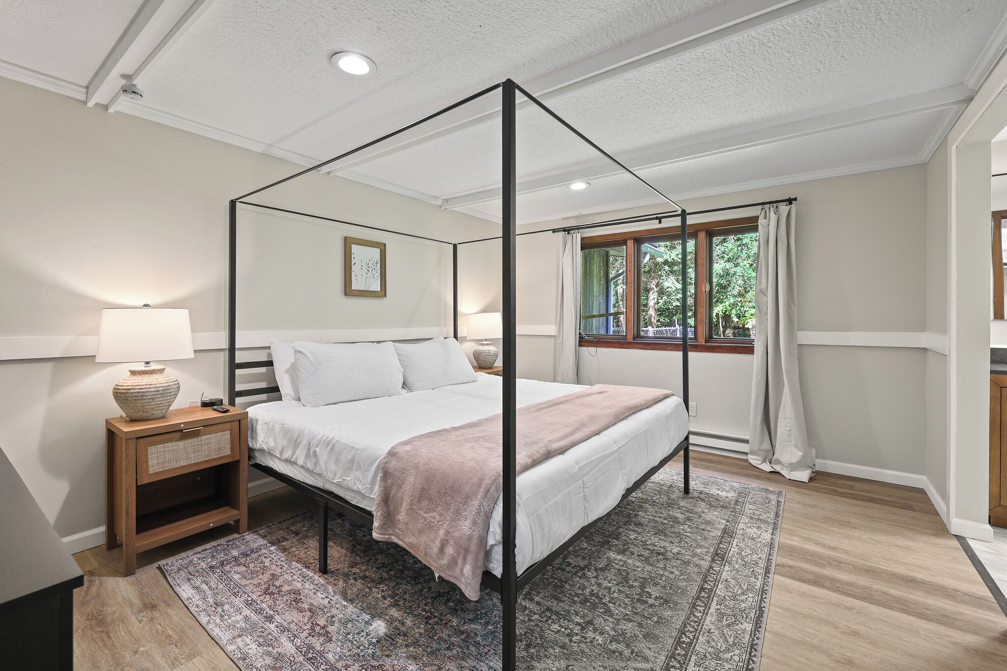 3 chambres, fer et planche à repasser, Wi-Fi, draps fournis