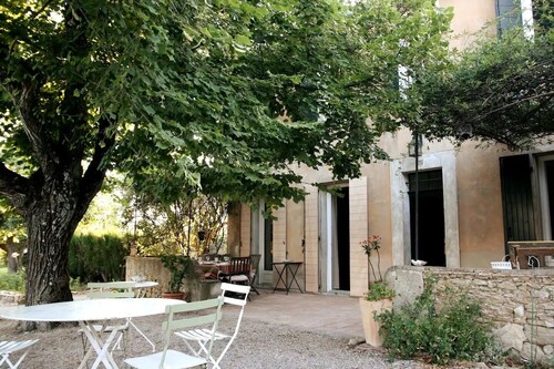 Bastide with swimming pool & vineyards