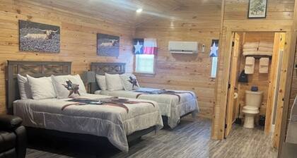 Cabin Unit 3 of 6 Called the Texan with WiFi and AC in serene Paige