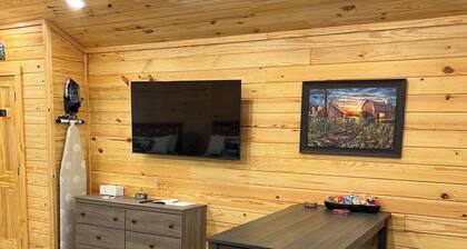 Cabin Unit 3 of 6 Called the Texan with WiFi and AC in serene Paige