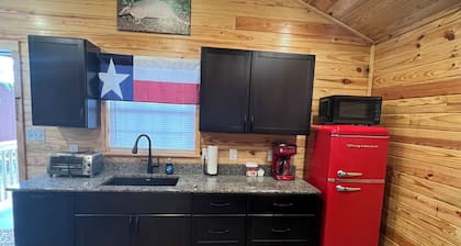 Cabin Unit 3 of 6 Called the Texan with WiFi and AC in serene Paige