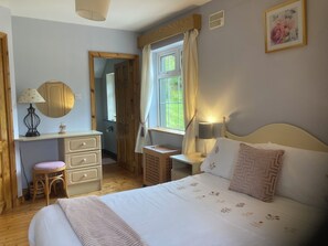 4 bedrooms, iron/ironing board, travel crib, free WiFi